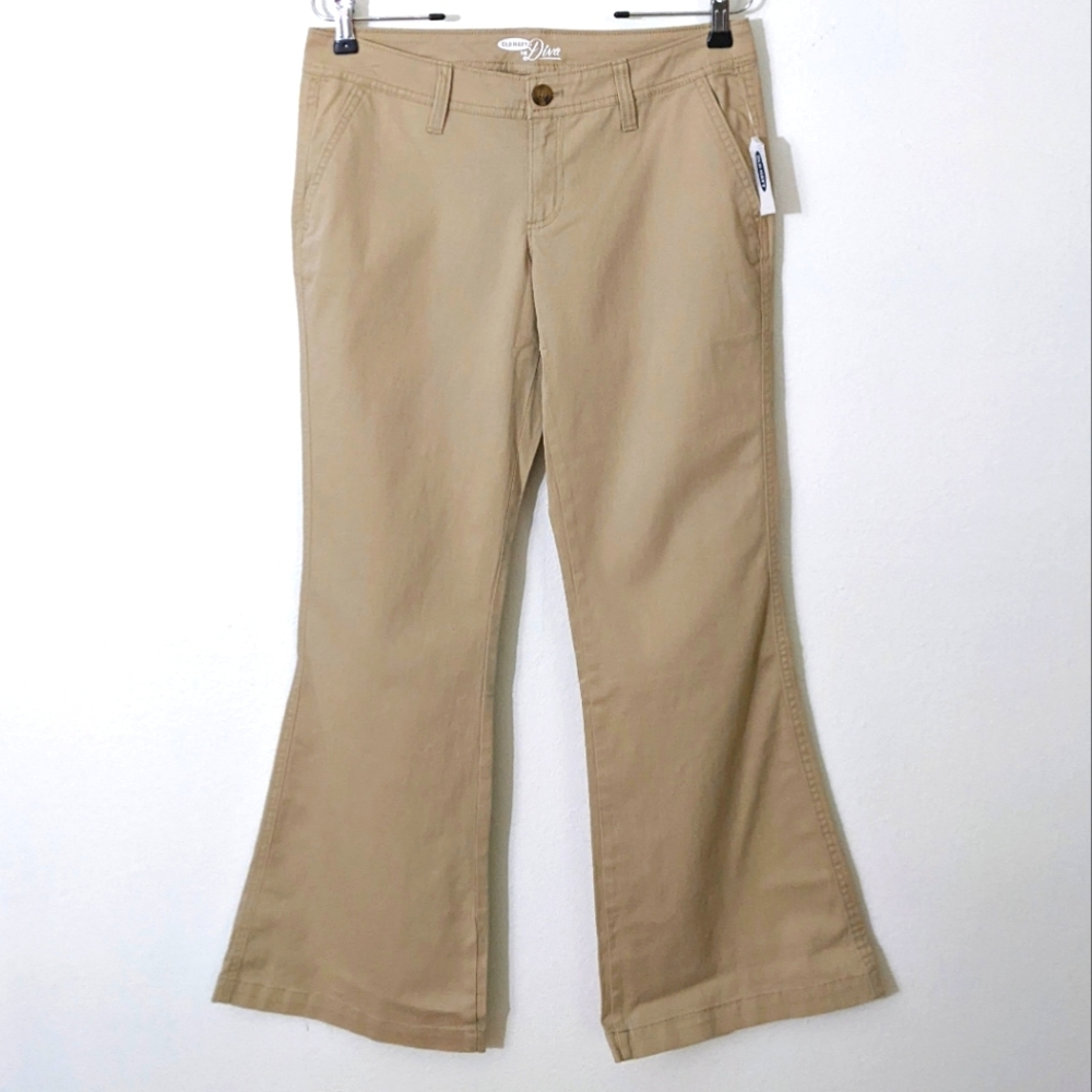 OLD NAVY Flare Khaki Pants, Size 8 Petite in Tan.